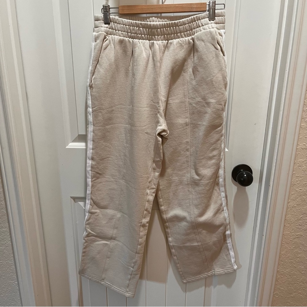 Old Navy Women's SoComfy Lined Sweatpants in Wishbone - M Petite